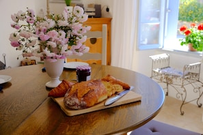 Light and airy dinning area
