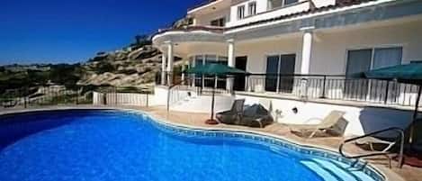 FAB SEA VIEWS.!! Large 10m x 5m  pool with Roman steps. Pool gets SUN all day!