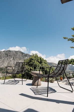 Marvel at the majestic views of Rethymno. 