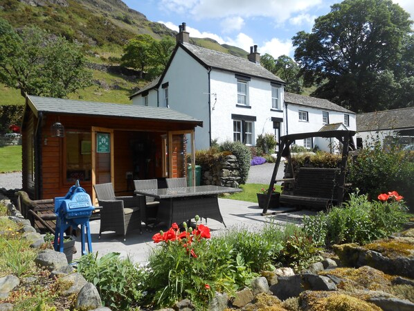 Summer house and sunshine.Gas BBQ inside. 