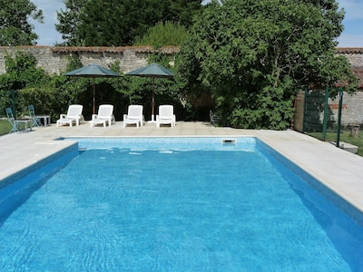 Charming Cottage, Heated 10x5 Pool in Marais Poitevin, nr La Rochelle