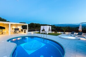 The pool area is equipped with sunbeds and umbrellas!