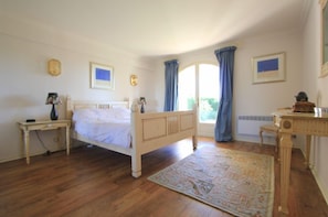 Large en suite bed room, king size be, can accommodate 1 extra single bed or cot