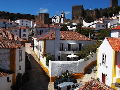 Óbidos House with garden inside the castle wall