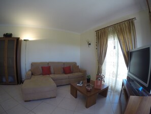 Living room with Chaise longue, sea view and LCD