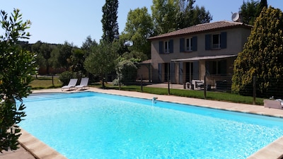 Aix en Provence, Provencal, três large pool, huge playground