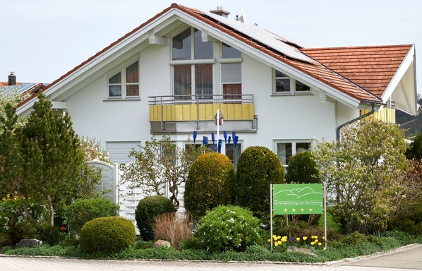 Ferienwohnung im Sommer von Westen