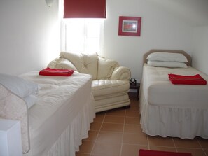 Top kids bedroom with ensuite and two twin beds