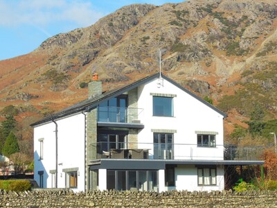 A luxury property with fantastic modern facilities in centre of Coniston village