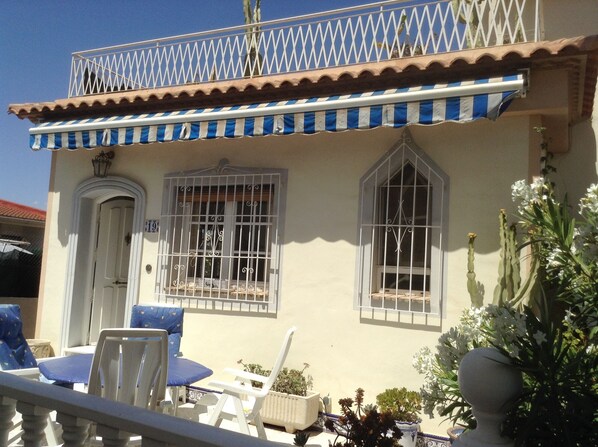 one bedroom villa tucked away in sunny location plenty of outdoor dining areas 