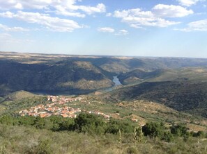 vue sur la vallée du Douro depuis le haut du village