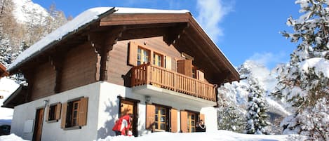 Chalet im Winter