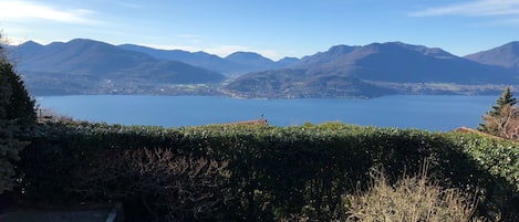 Frühjahr Blick nach Luino