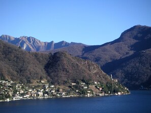 Blick von der Gartenterrasse nach Morcote