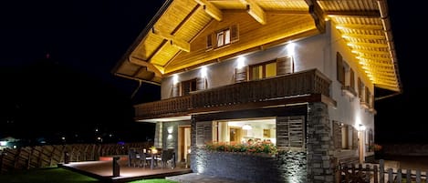 Außenansicht ganzes Ferienhaus Rauter Oberndorf bei Kitzbühel