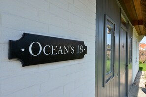 Willkommen im Ocean's 18! Unser Cottage Sign wurde in England maßgefertigt