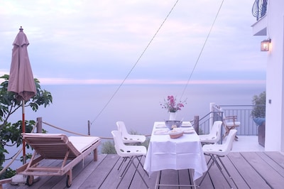 Moderna casa de ensueño con una impresionante vista de 180 grados a Antibes