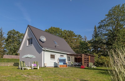 Child and pet friendly, beach-front cottage area