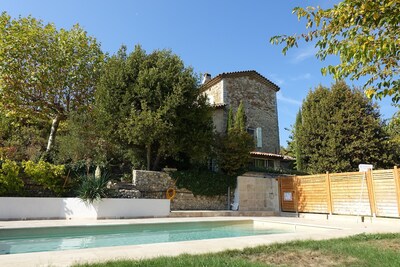 Recargue sus baterías en el borde sur de las Cévennes en una piscina típica con piscina privada