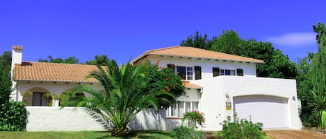 Villa Agulhas Stellenbosch - View from the street