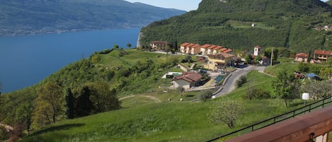 Blick vom Balkon auf den Lago di Garda 