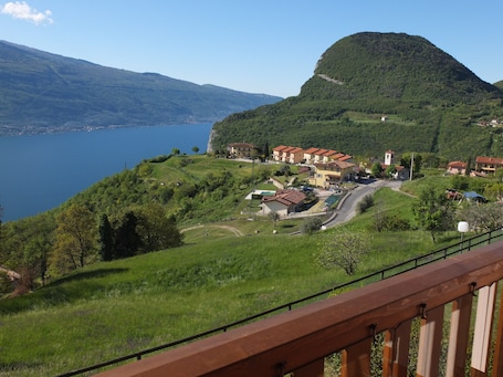 Blick vom Balkon auf den Lago di Garda