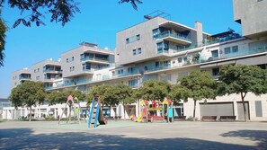 exterior view to the apartment´s building