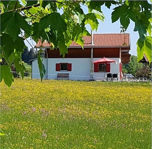 Modernes Ferienhaus in ruhiger Randlage am Lechsee bei Füssen, Kamin, WLAN