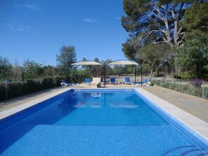 Els Garroverets - kindersicherer Pool mit Sonnenterrasse mit Pergola