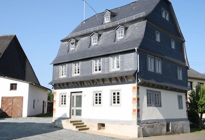 LARGE HOUSE WITH MODERN COMFORT FOR 25 PEOPLE BETWEEN RHEIN AND MOSEL