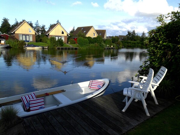 Unser Boot am Bootssteg