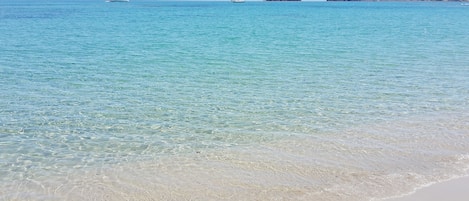 Strand und Meer von PULA