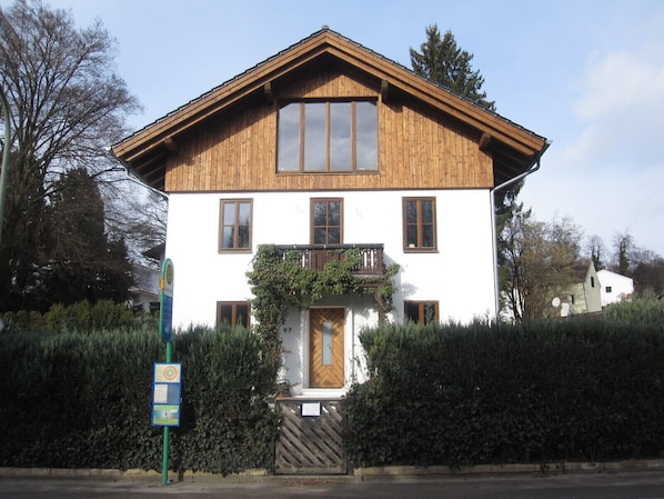 Das Haus mit der Ferienwohnung im EG