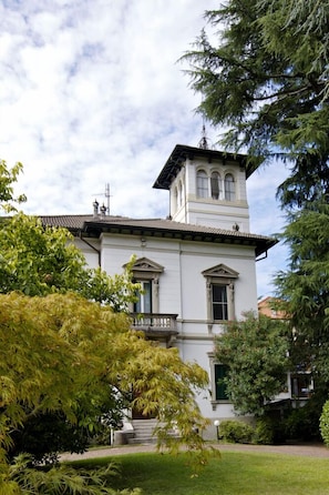 Die Wohnung liegt im obersten Stock