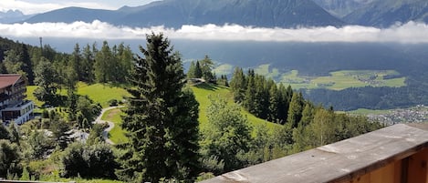 Blick vom Balkon zur Friedensglocke