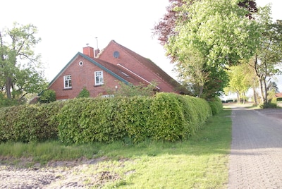 Ruhige Ferienwohnung "Wegwarte" im nordischen Stil in Nordsee-Nähe