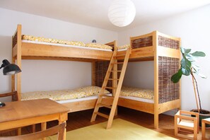 2. Schlafzimmer