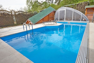 Holiday house with pool and sauna in the middle of the forest on the Elbe bike path