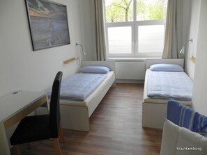 2. Schlafzimmer mit 2 Einzelbetten (90x200cm)