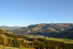 Ausblick zur Bergkulisse