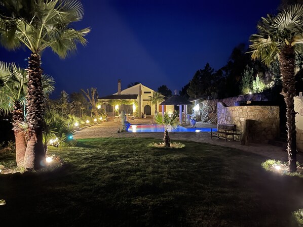 Finca Paradiso bei Nacht