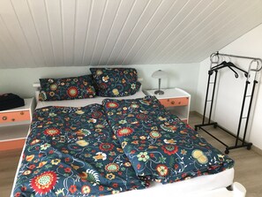 Schlafzimmer Nr.2 mit Doppelbett (140x200) - unten offen