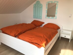 Schlafzimmer Nr. 1 mit Doppelbett (180x200)