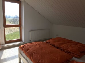 Schlafzimmer Nr. 1 mit Doppelbett (180x200)