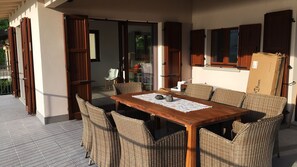 Outdoor dining