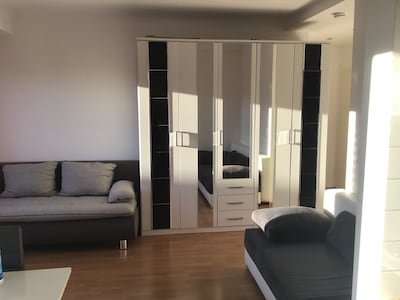 One room with shower and small kitchen in good location in Dusseldorf 