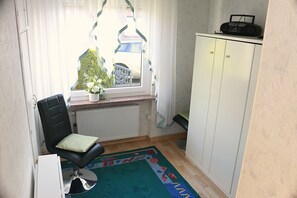 2. Schlafzimmer mit 2 Schrankbetten