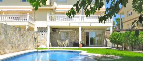 VILLA CAROLINA, private pool, garden