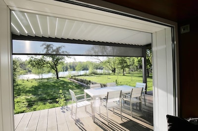 exklusives Ferienhaus direkt am See inmitten der Natur