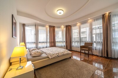 Große Luxus Wohnung - Zentral gelegen - 5 Zimmer - 146 qm